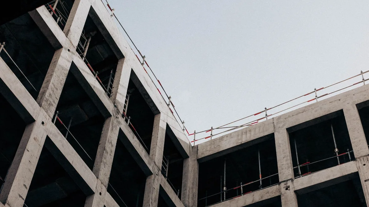 The one structure: modelled on a company that stops existing before the build is done.